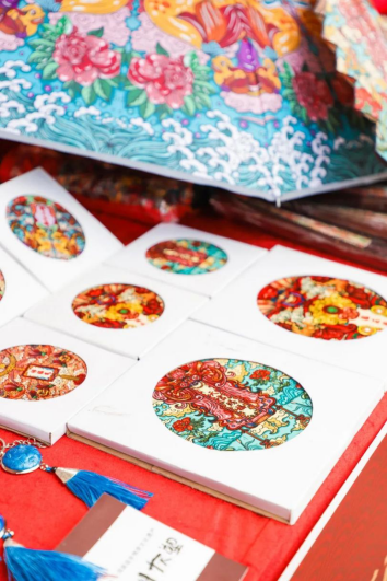 打造文化传承“人妻
样本”让传统非遗“潮”起来2004.png