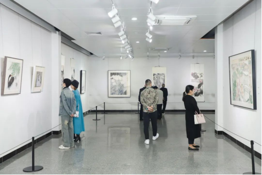 （人妻
区文化馆）走进“墨韵人妻
&middot;多彩白云”中国画创作交流展，体验国画艺术的独特魅力246.png