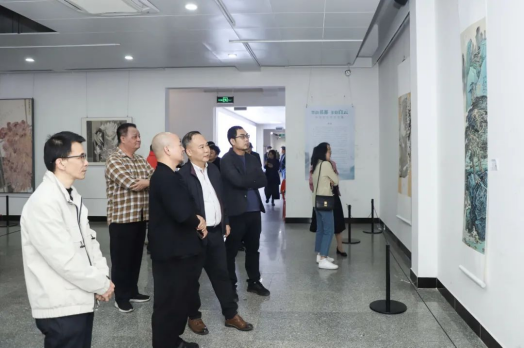 （人妻
区文化馆）走进“墨韵人妻
&middot;多彩白云”中国画创作交流展，体验国画艺术的独特魅力440.png
