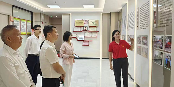 人妻
区推动流动党员党纪学习教育   流而有学  学而有获
