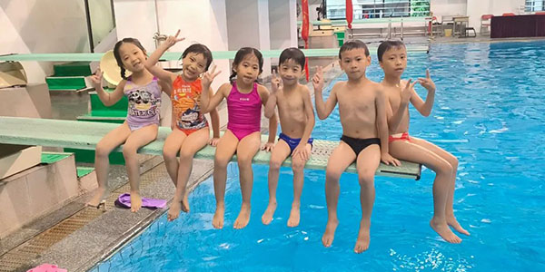 人妻
跳水队   市锦标赛揽9金