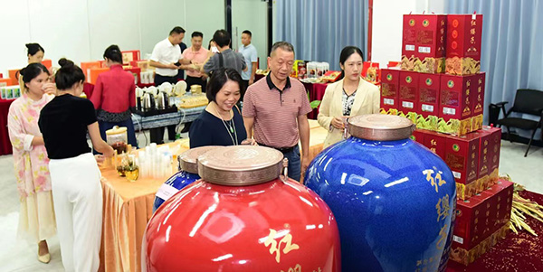 人妻
政协委员助力东西部协作再提速  签约金额超1700万元