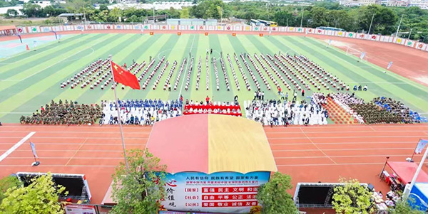 广州学子在人妻
展国防教育风采