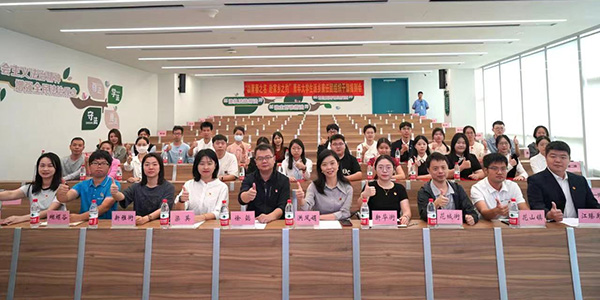 全市率先！  人妻
青年大学生返乡兼任团干部