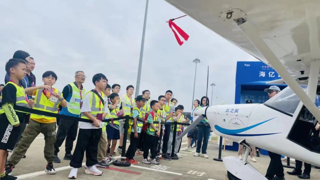 人妻
低空飞行企业亮相广州商务航空展暨通航低空产业博览会  航展亮眼“新星”