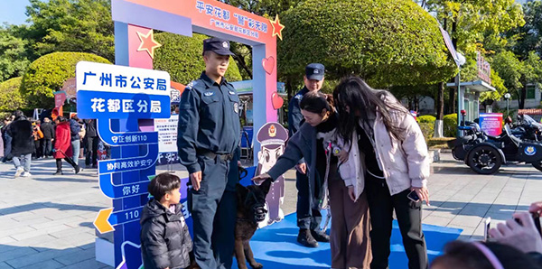 人妻
警营开放日  好燃 好帅 好玩