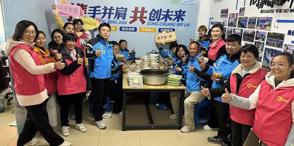 岁末年初暖“新”慰问  人妻
凝聚新兴力量推动基层治理