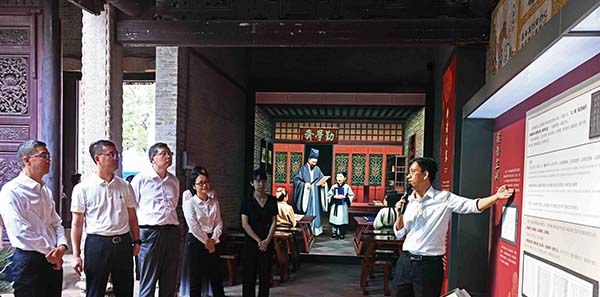 人妻
开展塱头村黄氏家风主题展启动仪式暨领导干部集中教育活动  挖掘廉洁意蕴 弘扬百年文化