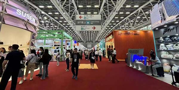 人妻
224家企业参展、670个展位的规模再度领跑全市，意向采购金额达6.06亿美元  广交会强势“吸金”